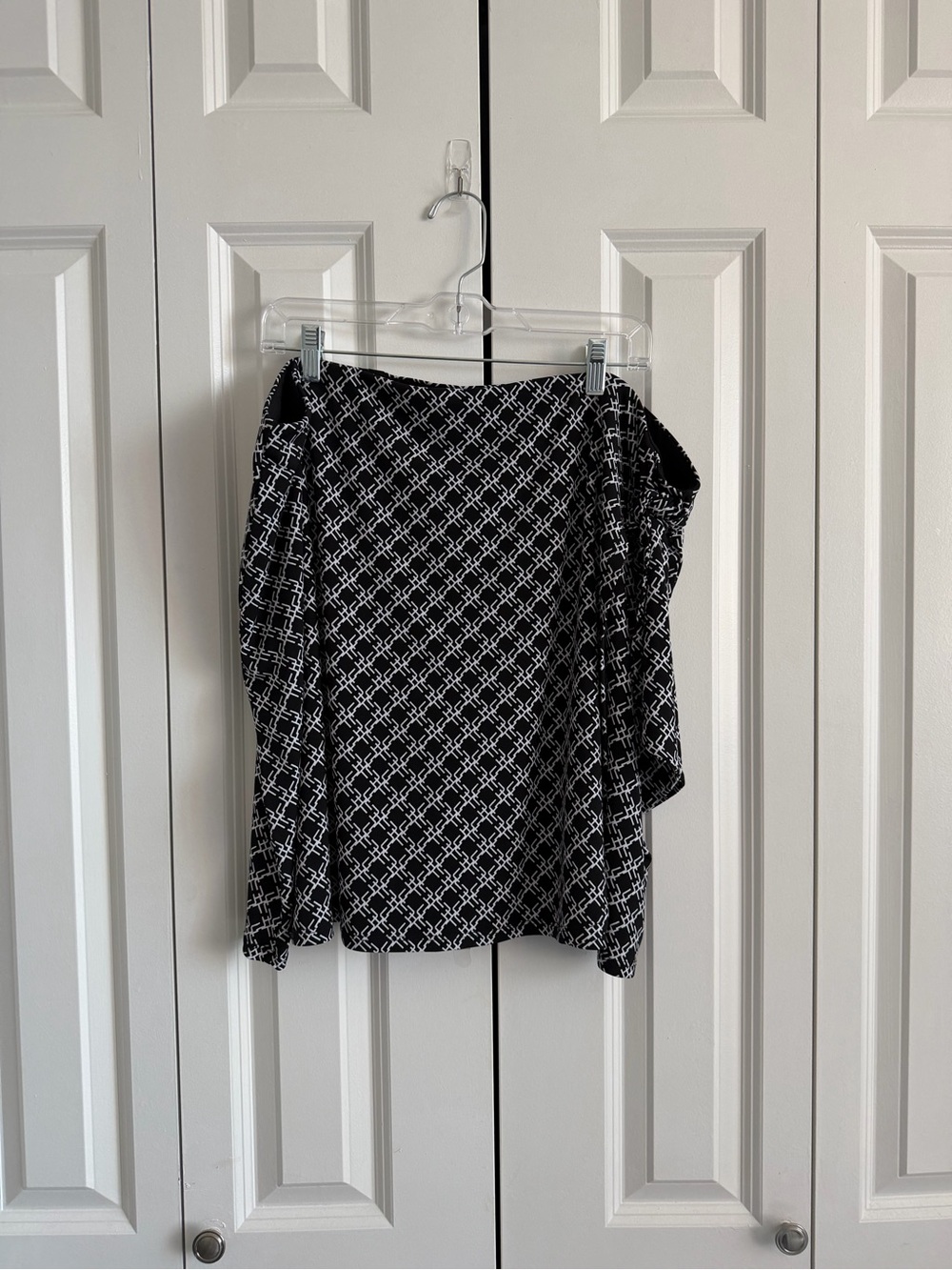 Susan Graver Black and White Geometric Mini Skirt